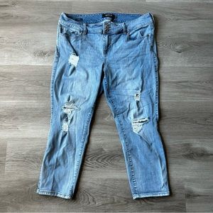 Torrid Cropped Distressed Jeans Size 18